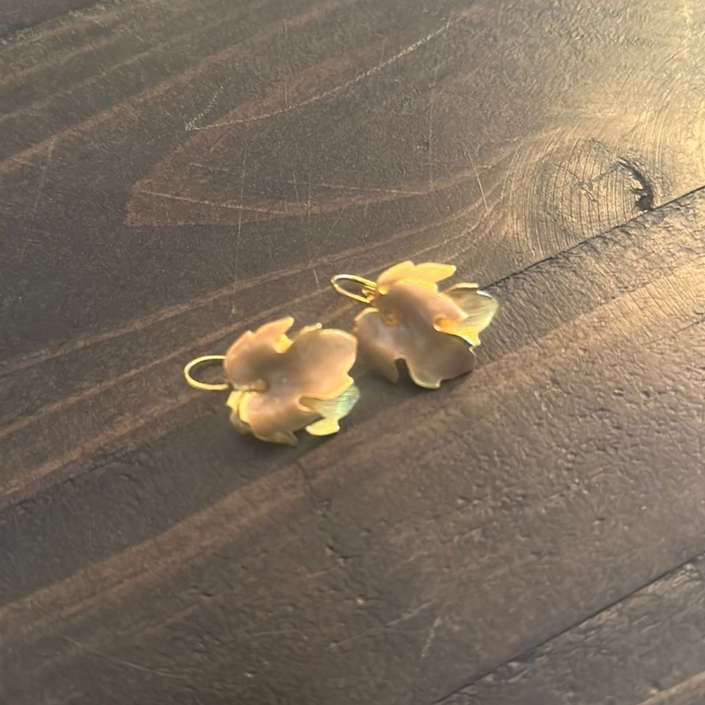 SMALL LEAF PIERCED EARS EARRINGS